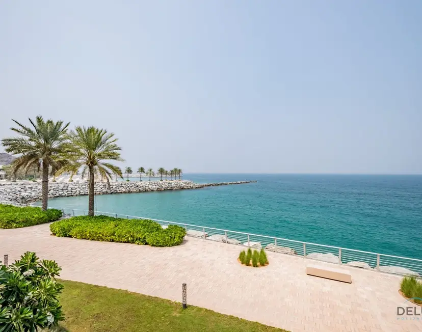 Appartement 4 chambres en front de mer avec chambre d'assistant — The Address Fujairah Residences — photo 6