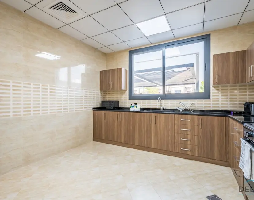 Ruhiger Inselrückzugsort – Villa mit 3 Schlafzimmern und Assistentenzimmer — Al Dana Island — photo 17
