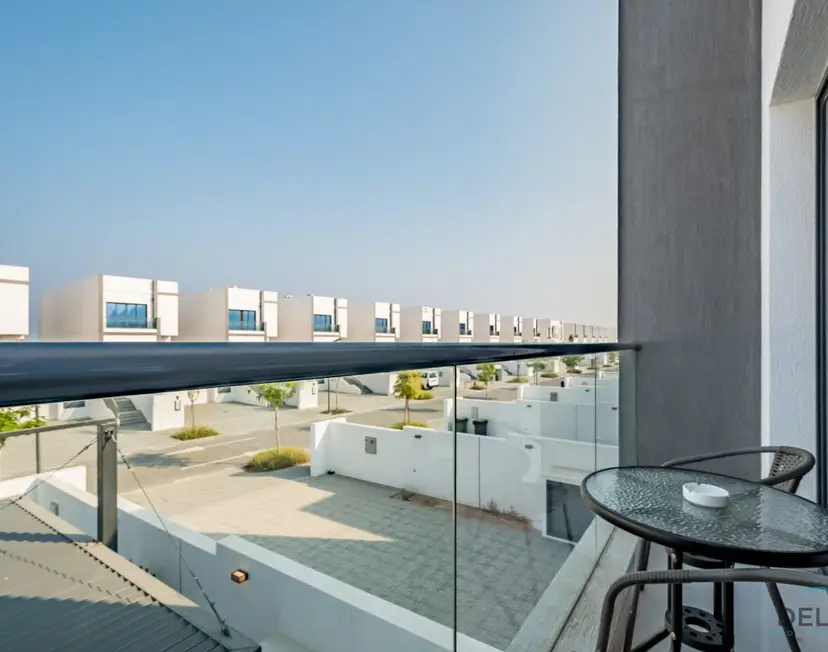 Ruhiger Inselrückzugsort – Villa mit 3 Schlafzimmern und Assistentenzimmer — Al Dana Island — photo 28
