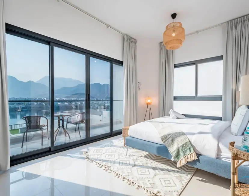 Ruhiger Inselrückzugsort – Villa mit 3 Schlafzimmern und Assistentenzimmer — Al Dana Island — photo 36