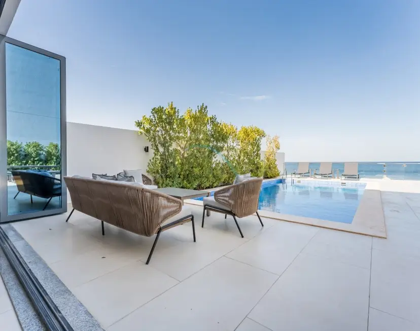 Villa avec Vue sur Piscine et Mer, Équipée d'un Barbecue — Al Dana Island — photo 37