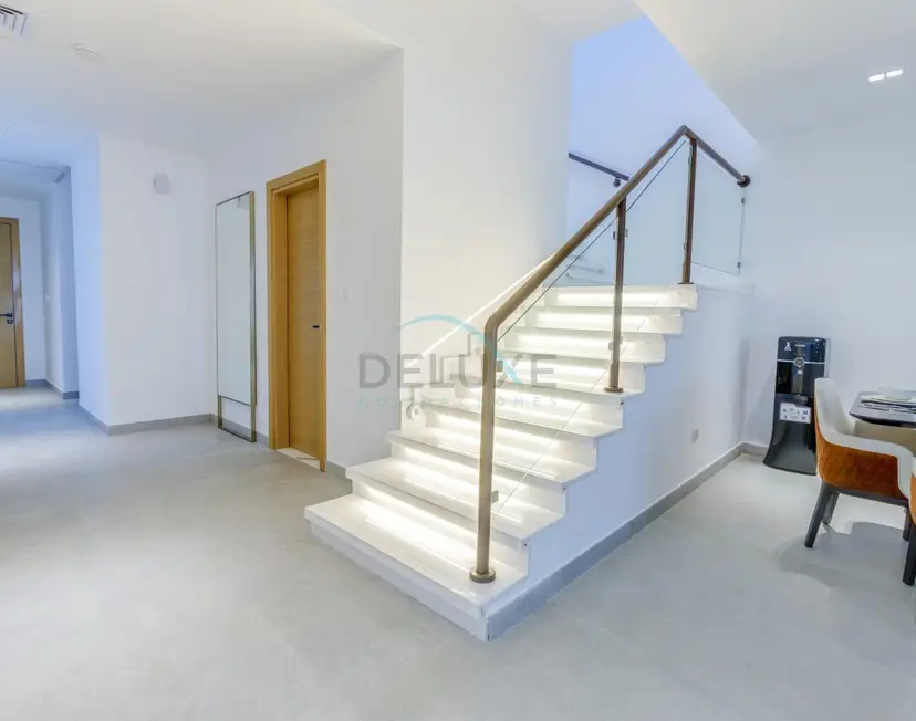 4-Schlafzimmer-Villa mit Assistentenzimmer, eigenem Pool sowie Pool- und Meerblick — Al Dana Island — photo 11