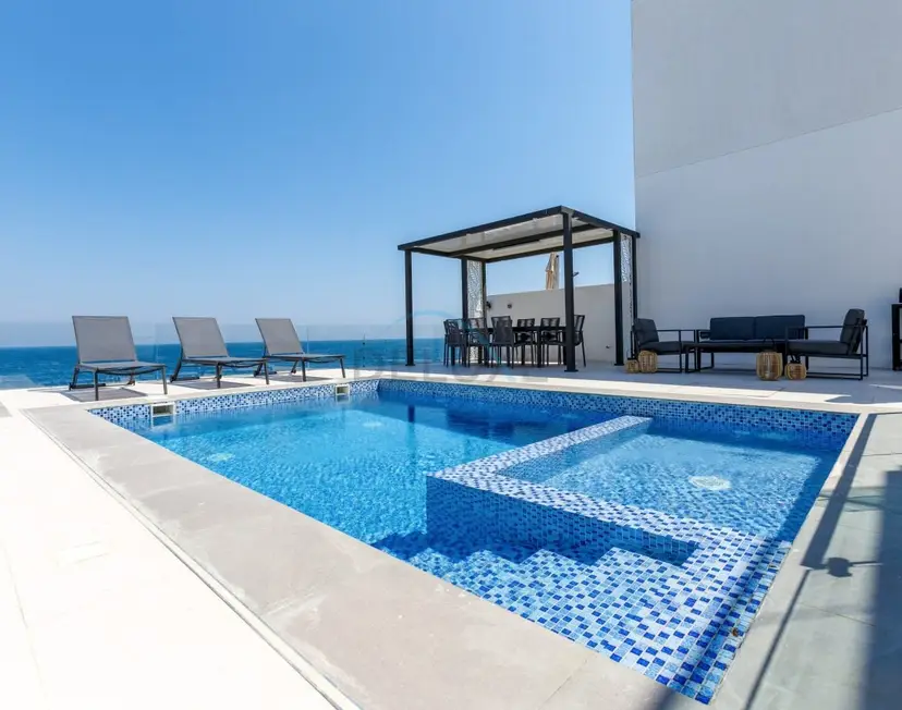Villa 4 chambres face au Golfe Arabique avec deux chambres d'assistant — Al Dana Island — photo 1