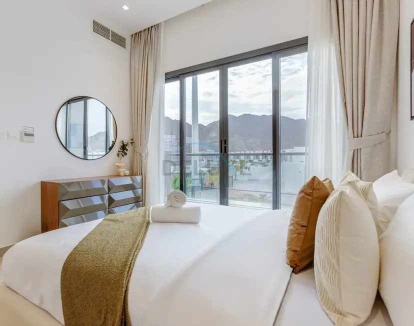 4-Schlafzimmer-Villa mit Assistentenzimmer, eigenem Pool sowie Pool- und Meerblick — Al Dana Island — photo 26