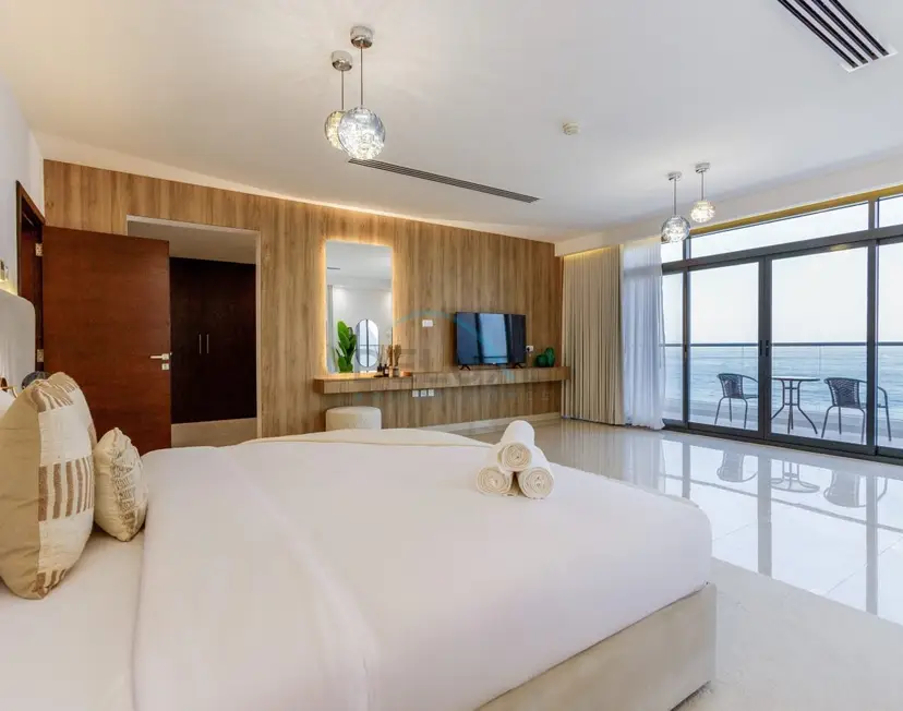 Villa mit 6 Schlafzimmern, Blick auf Pool, Berge und den Arabischen Golf — Al Dana Island — photo 4