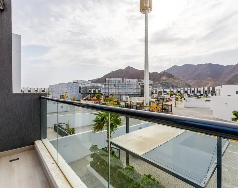 4-Schlafzimmer-Villa mit Assistentenzimmer, eigenem Pool sowie Pool- und Meerblick — Al Dana Island — photo 39