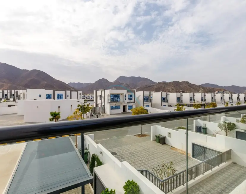 4-Schlafzimmer-Villa mit Assistentenzimmer, eigenem Pool sowie Pool- und Meerblick — Al Dana Island — photo 40