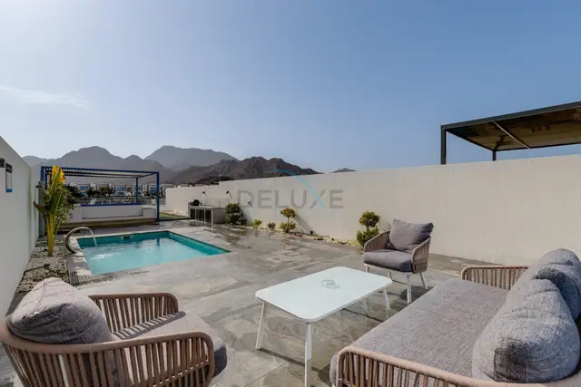 فيلا Blue Marble Beach من 4 غرف نوم مع غرفة مساعد ومسبح خاص — جزيرة الضنة