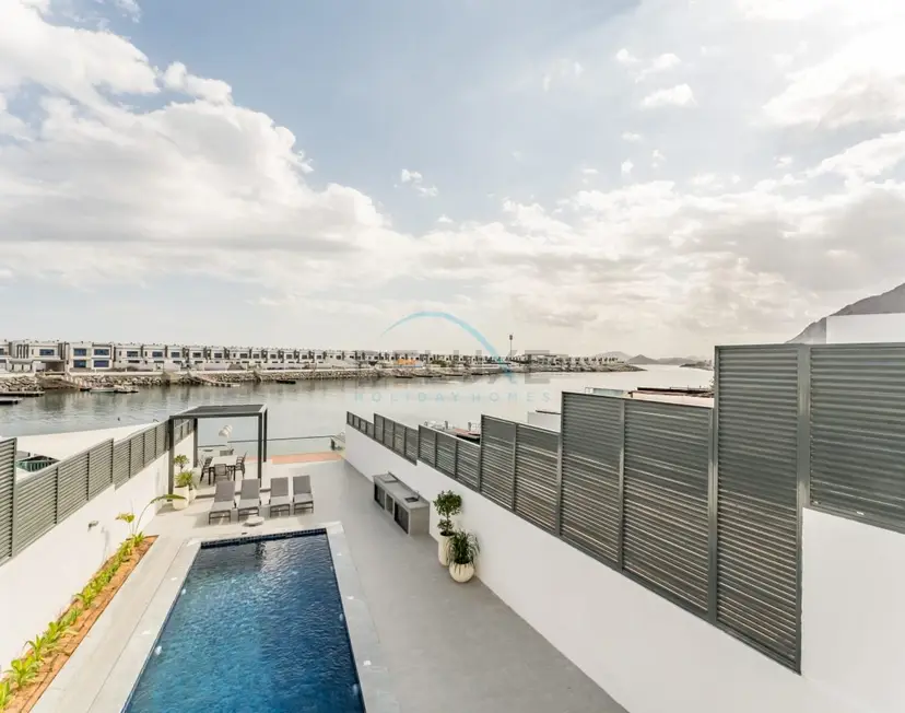 Helle Villa mit atemberaubendem Meerblick und Mitarbeiterzimmer — Al Dana Island — photo 33